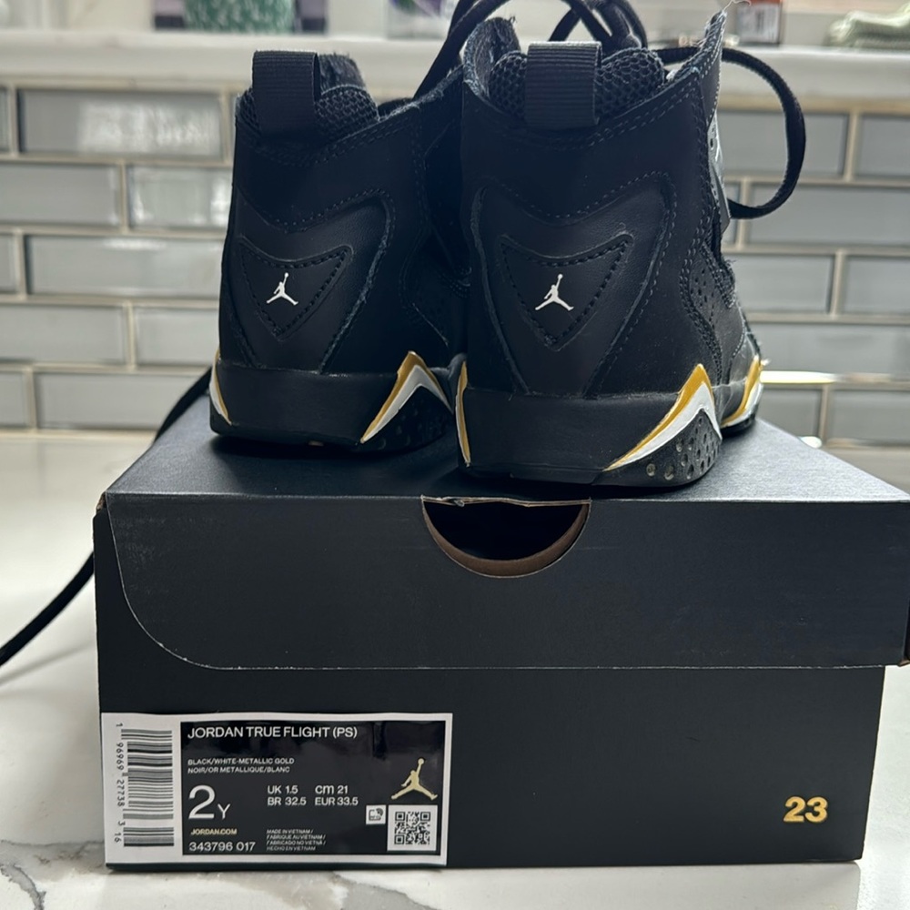 Size 2 Boys Jordan True Flights